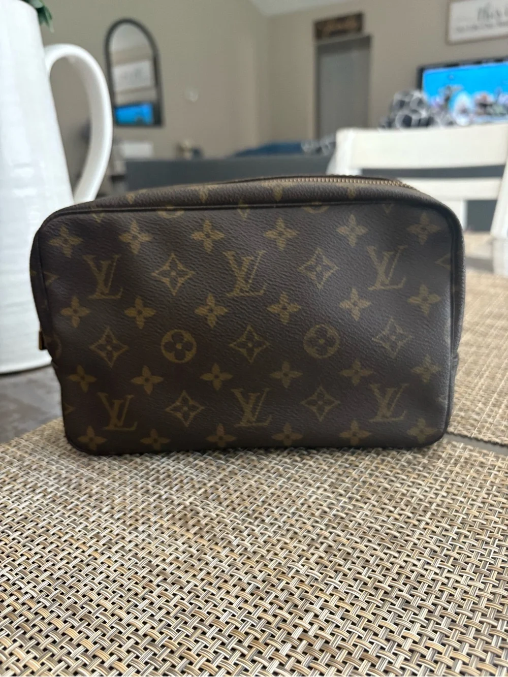 Louis Vuitton Trousse 23